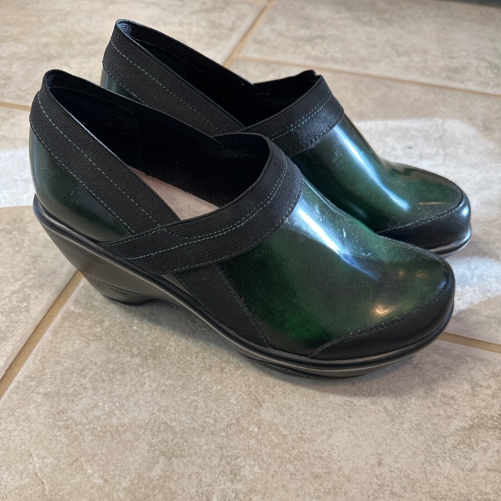 Jambu clogs